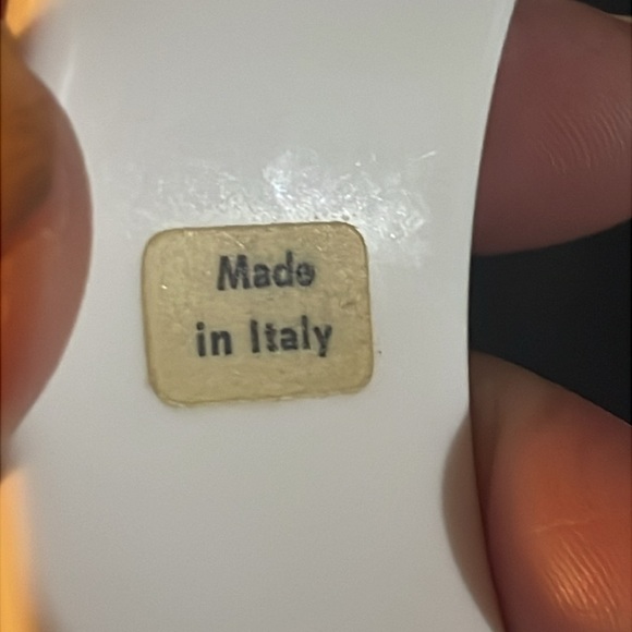 Vintage lucite goldtone studded bracelet - Picture 5 of 5